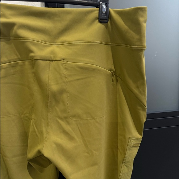 Athleta Headlands Hybrid Cargo Tight Green Cargo Pants Size 22 - Picture 6 of 14